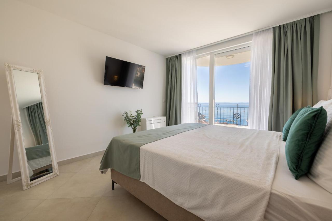 Villa Smaragd - Lapis - Luxury Apartment With Shared Pool Makarska Exterior photo