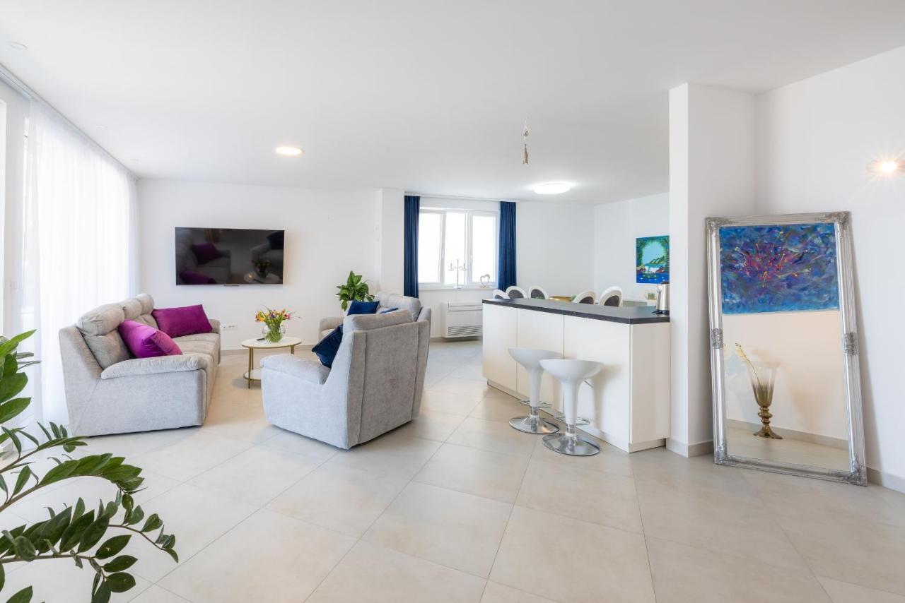 Villa Smaragd - Lapis - Luxury Apartment With Shared Pool Makarska Exterior photo