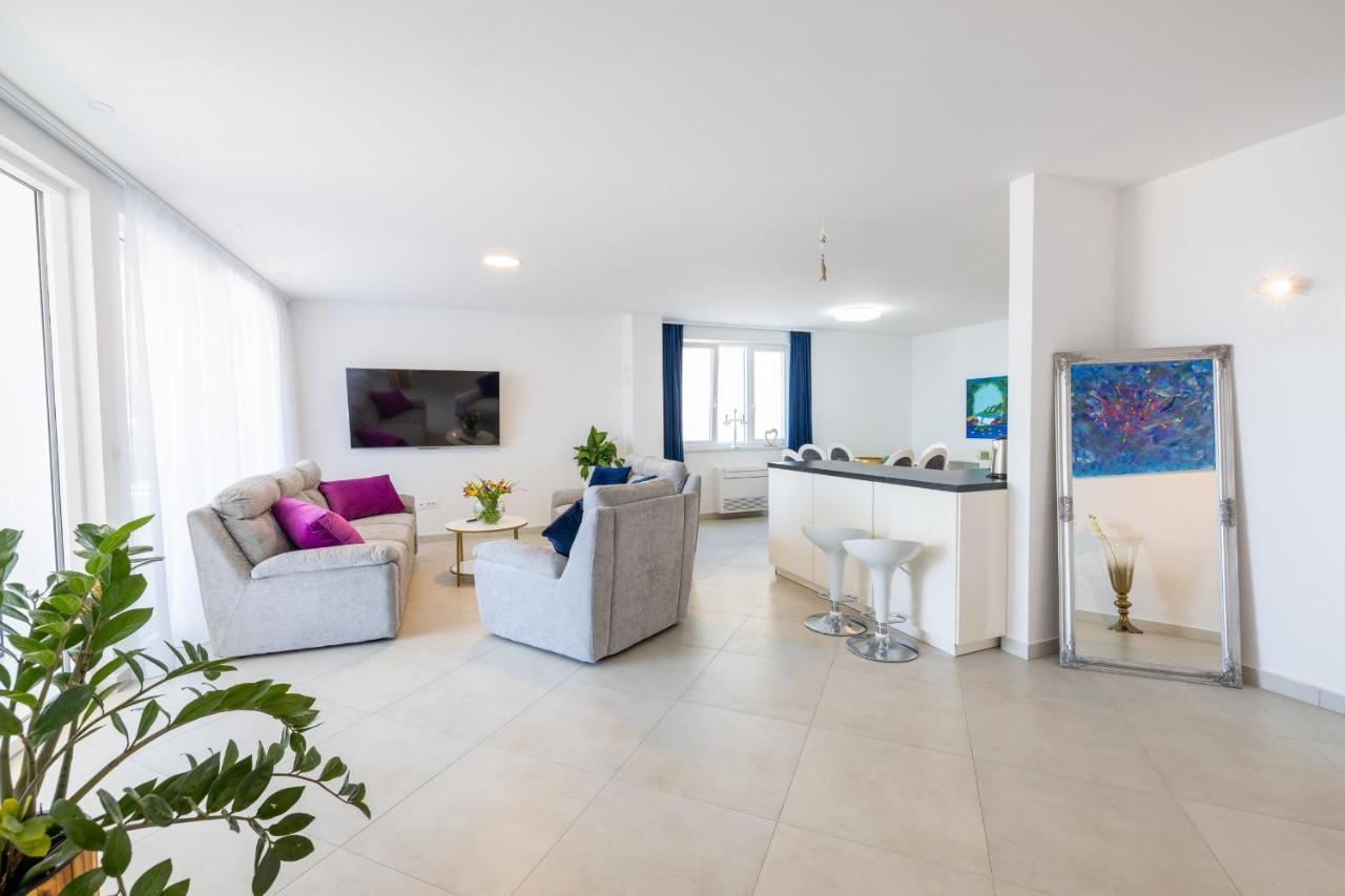 Villa Smaragd - Lapis - Luxury Apartment With Shared Pool Makarska Exterior photo