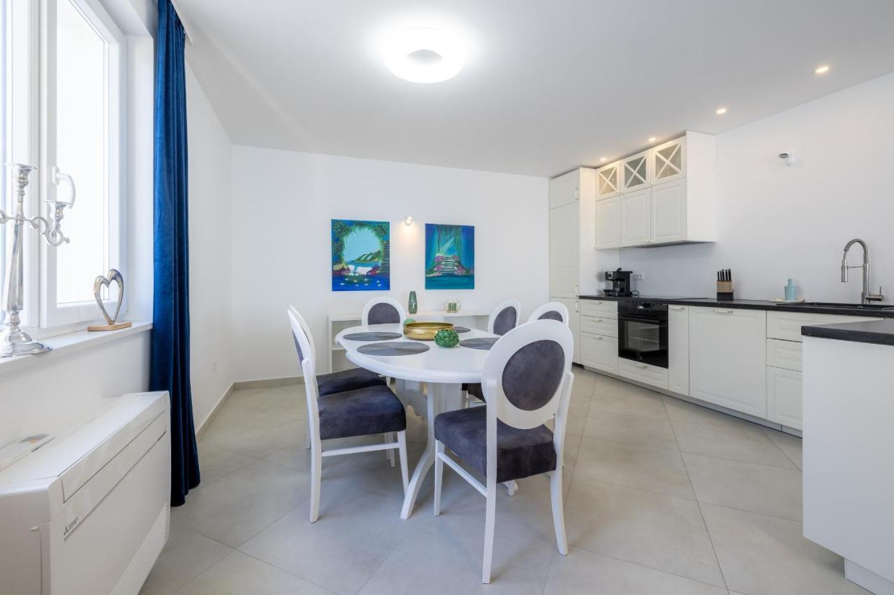 Villa Smaragd - Lapis - Luxury Apartment With Shared Pool Makarska Exterior photo