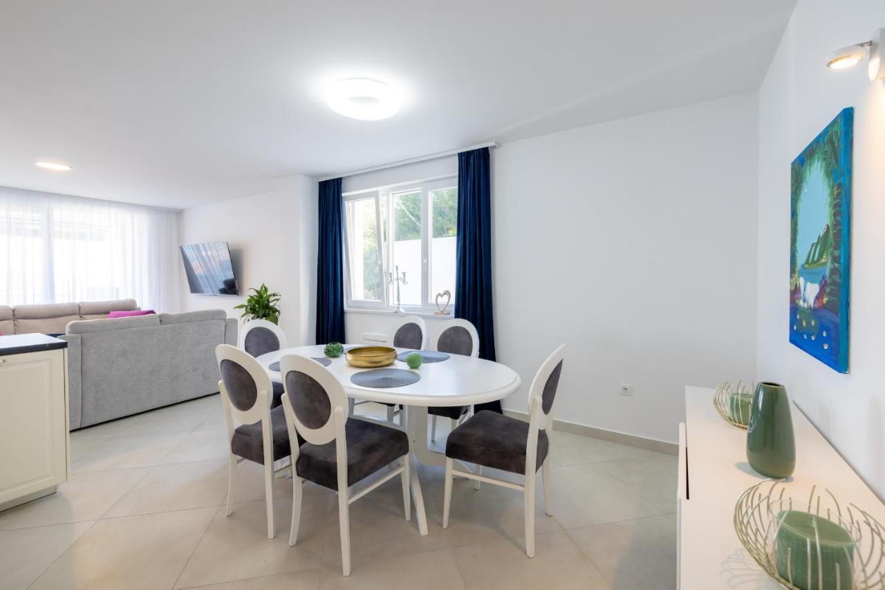 Villa Smaragd - Lapis - Luxury Apartment With Shared Pool Makarska Exterior photo