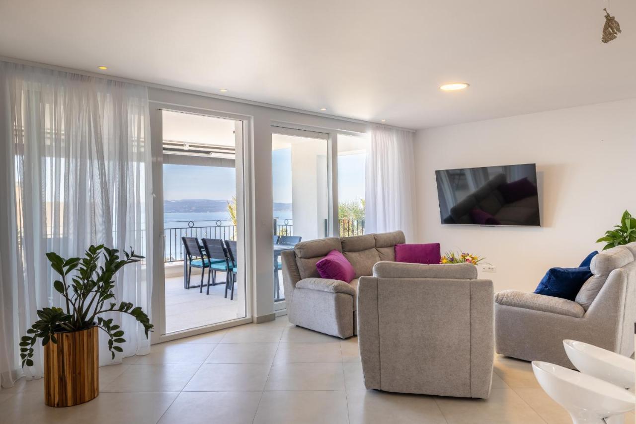 Villa Smaragd - Lapis - Luxury Apartment With Shared Pool Makarska Exterior photo