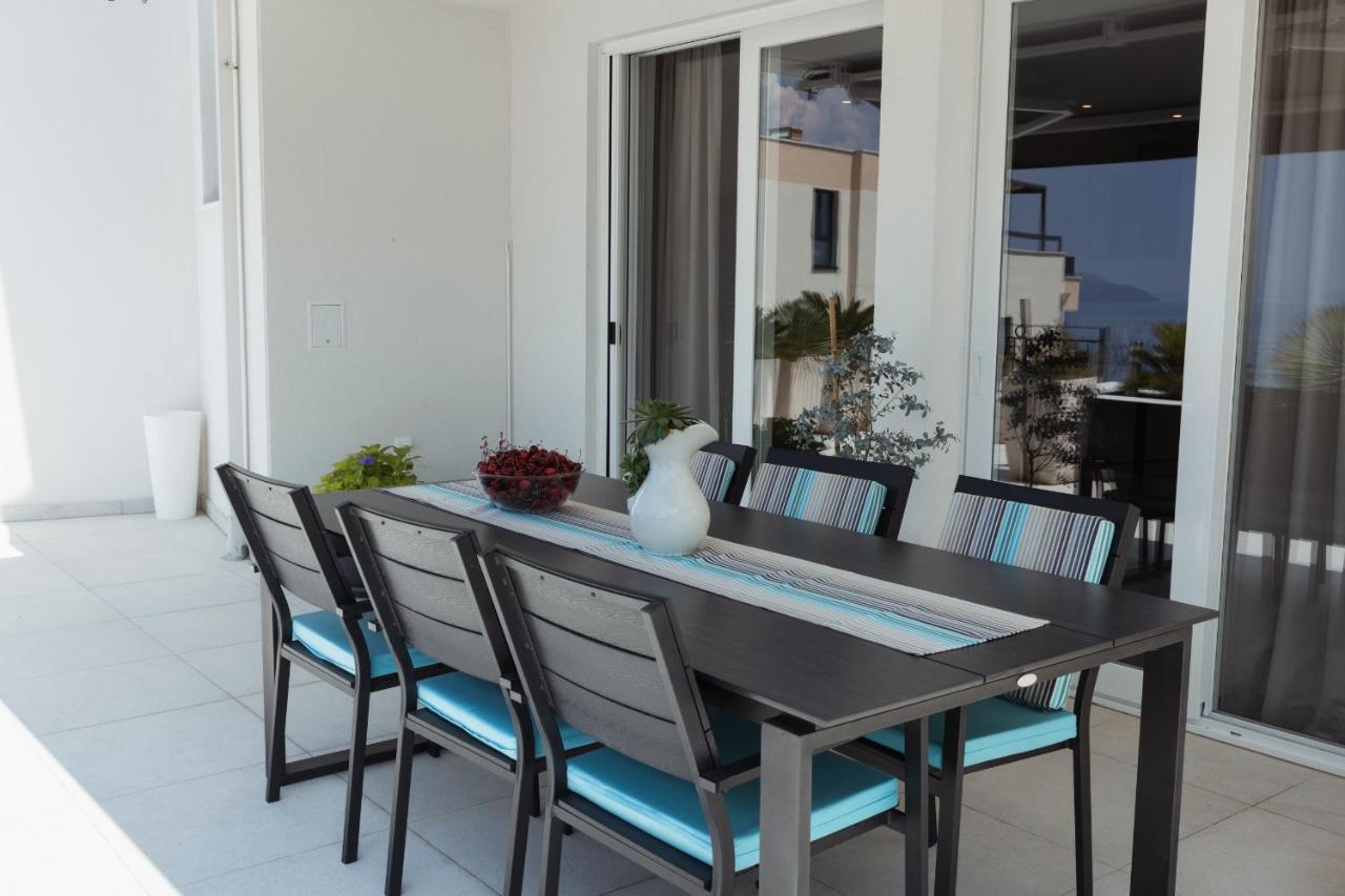 Villa Smaragd - Lapis - Luxury Apartment With Shared Pool Makarska Exterior photo