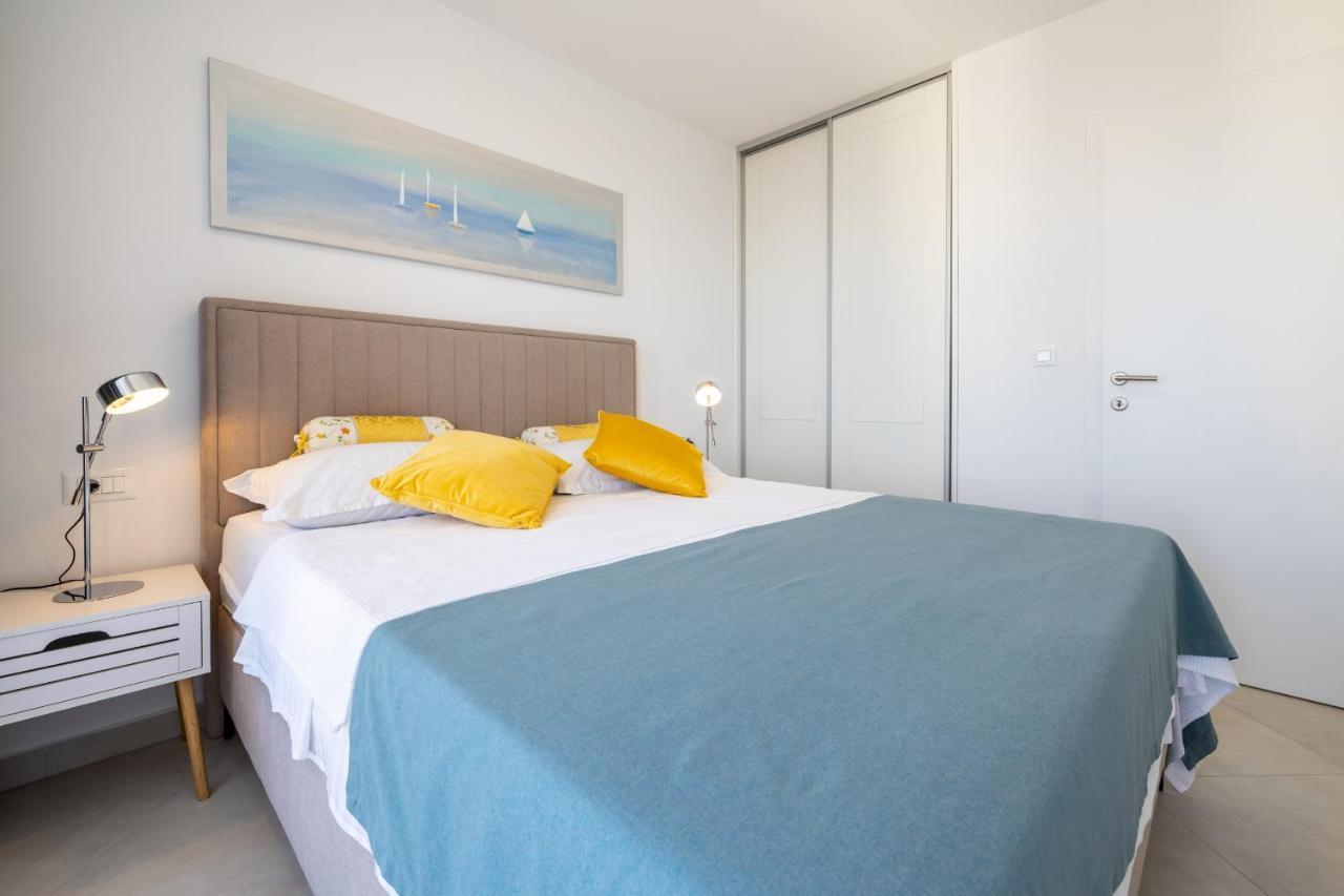 Villa Smaragd - Lapis - Luxury Apartment With Shared Pool Makarska Exterior photo