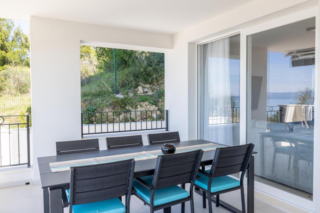 Villa Smaragd - Lapis - Luxury Apartment With Shared Pool Makarska Exterior photo