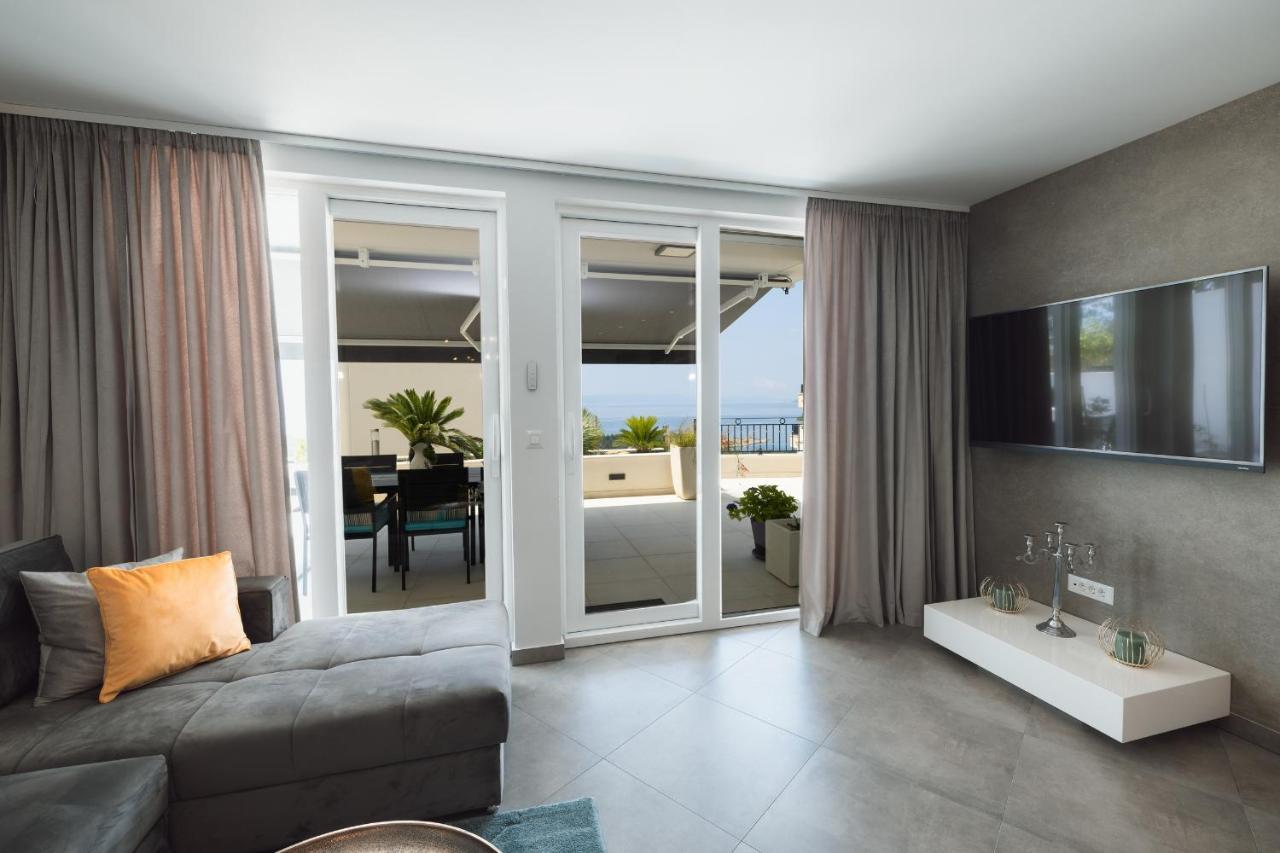 Villa Smaragd - Lapis - Luxury Apartment With Shared Pool Makarska Exterior photo