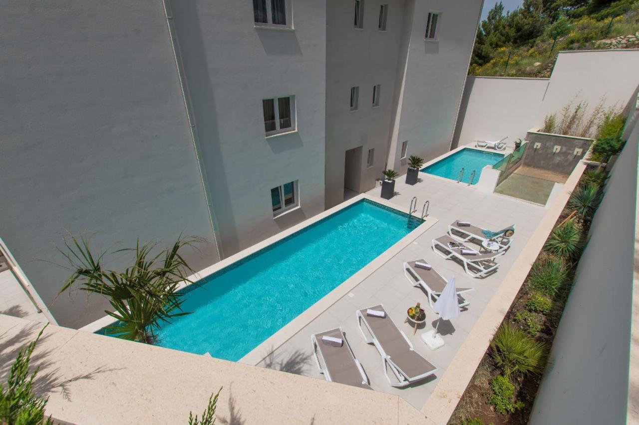 Villa Smaragd - Lapis - Luxury Apartment With Shared Pool Makarska Exterior photo