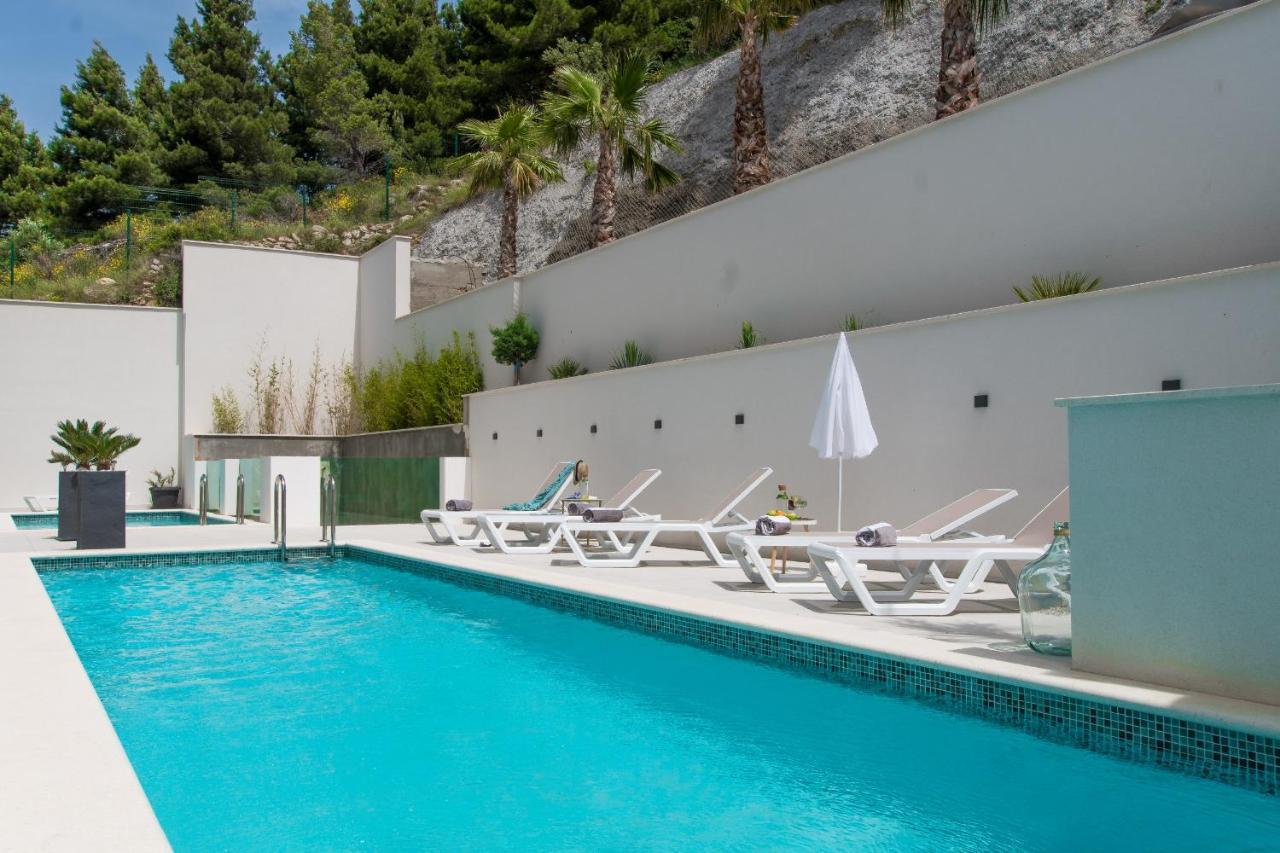 Villa Smaragd - Lapis - Luxury Apartment With Shared Pool Makarska Exterior photo
